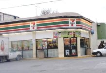 Rateros amagaron a empleados de tienda para asaltarla y llevarse el dinero
