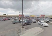 Rateros se llevan otra unidad de estacionamiento de centro comercial