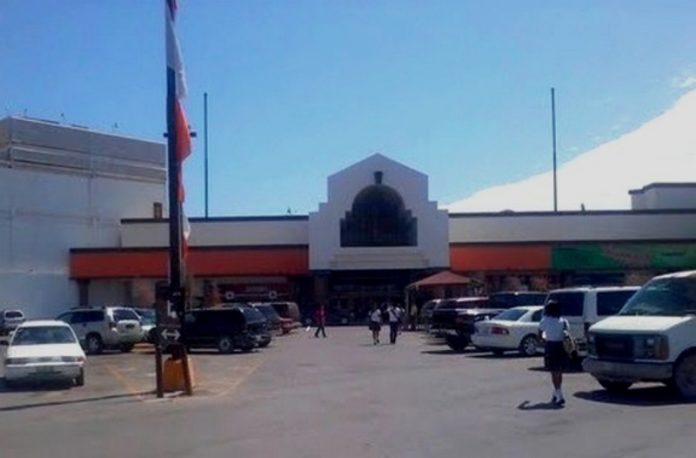 Rateros se roban unidad en estacionamiento