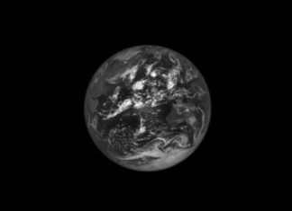 ‘Lucy’ de la NASA toma fotografía de la Tierra y la Luna