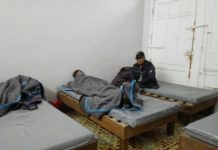 8 indigentes son protegidos del frío en el refugio temporal en Tampico