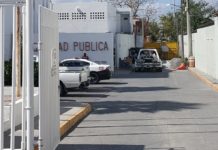Arrestan a sujeto por molestar a su familia