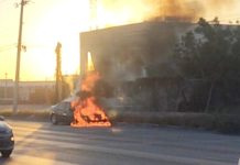 Bomberos sofocan fuego de unidad en carretera a Monterrey