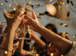 Hombre es indemnizado tras ser despedido de su trabajo por no convivir con sus compañeros