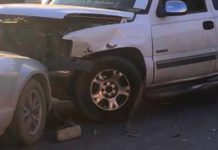 Chocan en concurrida vialidad y dejan daños materiales