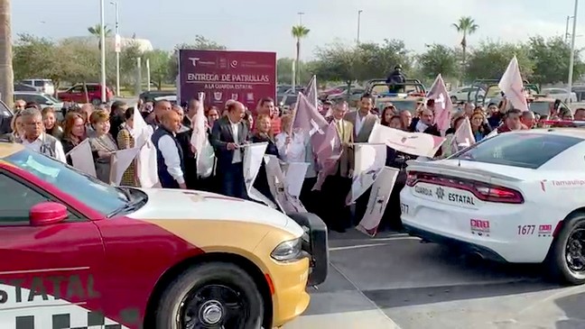 Gobernador da banderazo de salida de 40 patrullas de la Guardia Estatal (4)