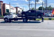 Protagonizan “correteada” y aseguran unidad policías