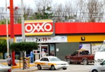 Reportan a persona sin vida en una tienda de conveniencia