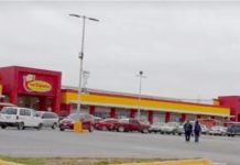 Rateros se roban unidad de estacionamiento de centro comercial