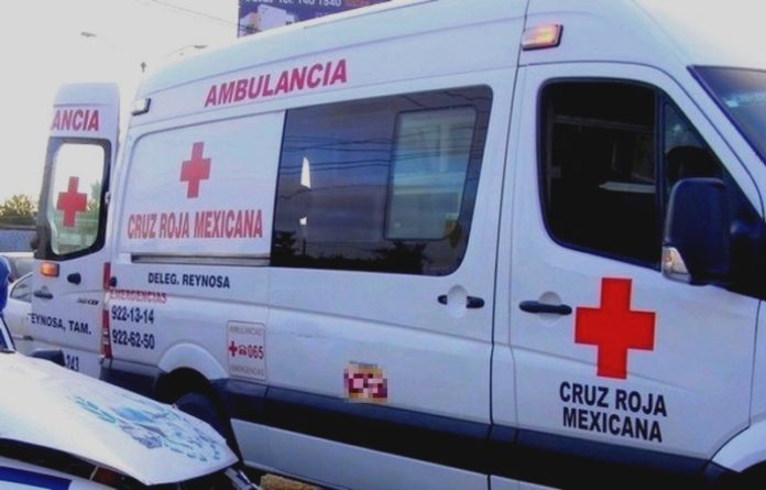 Unidad médica auxilia a persona lesionada
