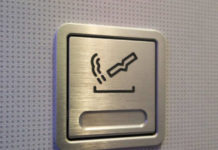 ¿Por qué todavía hay ceniceros en los aviones? La historia detrás de una tragedia