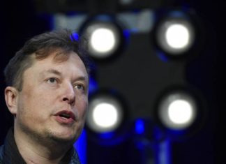 Elon Musk vende casi 4 mil millones de dólares en acciones de Tesla