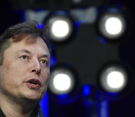 Elon Musk vende casi 4 mil millones de dólares en acciones de Tesla
