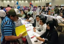 Gran afluencia de ciudadanos a la feria regional del empleo