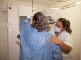 Alianza contra el Cáncer de Mama pide ampliar mastografías gratuitas a mujeres de más de 70 años