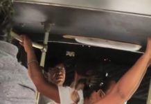 Discusión en micro casi termina a golpes