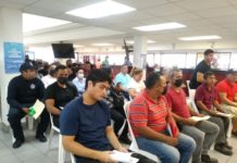 Gran afluencia de contribuyentes en la Fiscal, van por sus descuentos en licencias
