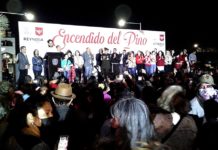 Alcalde Carlos Peña Ortiz, enciende pinito de navidad