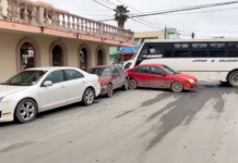Aparatoso accidente vial deja daños en la Simón Rodríguez
