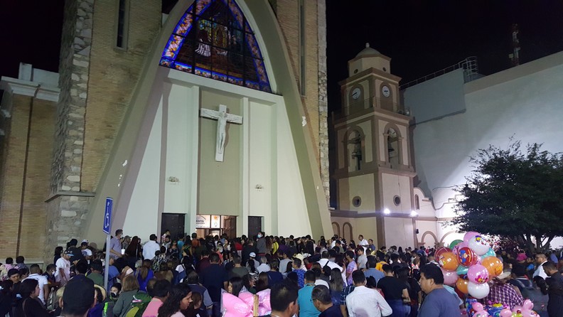 Feligreses refrendaron su fe al darle las mañanitas a la Virgen de Guadalupe | EnLí Feligreses refrendaron su fe al darle las mañanitas a la Virgen de Guadalupe | EnLí