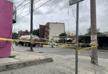 Acordona bomberos postes en mal estado