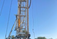 Supervisa el gobernador trabajos de perforación de pozos en busca de agua