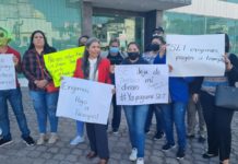 Protestan maestros por retraso de pago de aguinaldo