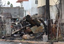 Cables tirados en la ciudad peligro contante para el peatón