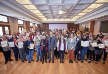 Se hace justicia; entrega gobernador adeudos a familiares de trabajadores de Educación