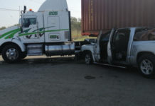 6 miembros de familia regia heridos tras impactar su unidad contra tráiler