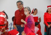 Dos abuelos amorosos y noventa nietos inolvidables