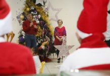Festejan María de Villarreal y Américo a los niños de Casa Hogar por fiestas decembrinas