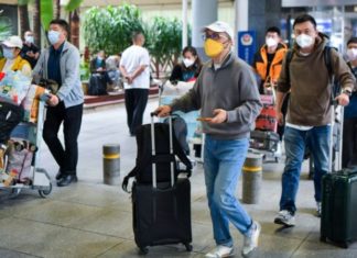 China pondrá fin a la cuarentena por covid para llegadas de viajeros extranjeros en medio de una explosión de casos