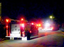 Bomberos acuden a llamado de incendio en estructura de una vivienda