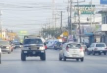 Accidente vial deja solo daños materiales en concurrida vialidad