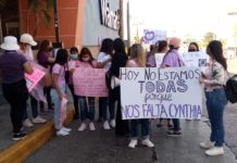Con marcha y plantón exigen a autoridades encontrar a Cynthia