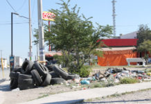 Utilizan plaza como basurero publico