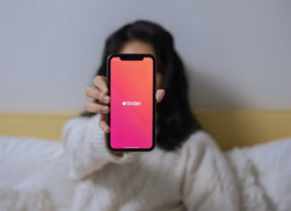 ¿Usas Tinder? Hombre narra cómo lo extorsionaron para publicar sus fotos privadas
