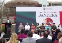Alcalde Carlos Peña Ortiz, celebra día de la bandera de México