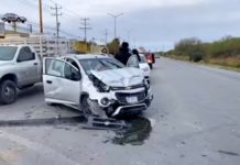 Aparatoso accidente vial deja daños materiales y lesionados