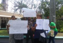 Protesta mujer para exigir justicia, acusa a su abogado de amenazas