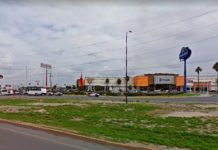 Rateros vuelven atacar en estacionamiento de centro comercial