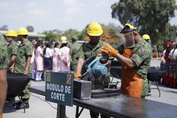 TAM-096-2019.-Presiden Gobernador y autoridades militares ceremonia de destrucci_n de armamento (3)