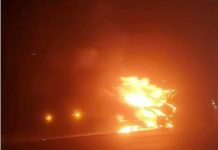 Voraz incendio arrasa unidad en Fraccionamiento Terranova