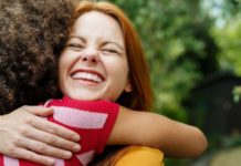 La clave para “una buena vida” según la Universidad de Harvard: qué dice el estudio más largo sobre la felicidad jamás realizado