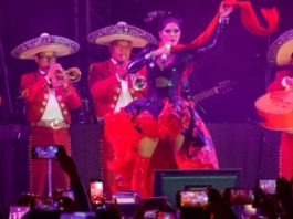 Ana Bárbara cumple en el Auditorio Nacional a pesar de su caída: “¡De peores me he levantado!”