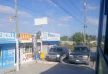 Accidente deja solo daños y obstrucción en carretera