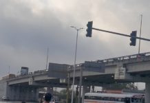 Choque de unidades del transporte deja caos vial y daños