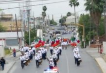 Ciudadanos gozaron del magno desfile del 18 de Marzo