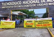 Con plantones han solicitado el cambio del director del plantel